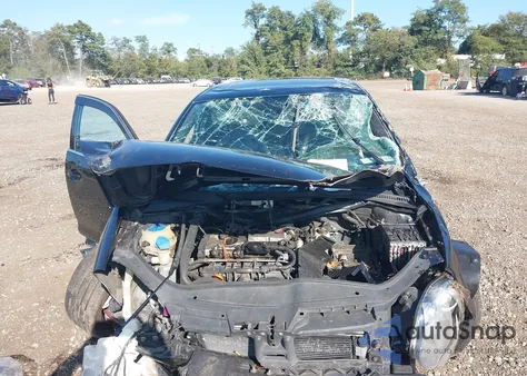 2006 Volkswagen Jetta Gli z USA, uszkodzony, nr VIN 3VWXJ71K76M752169